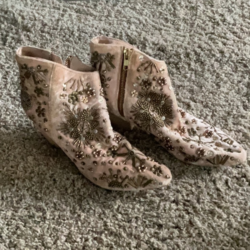 Free People Night Out embellished ankle boots: Size 6/Soft Pink